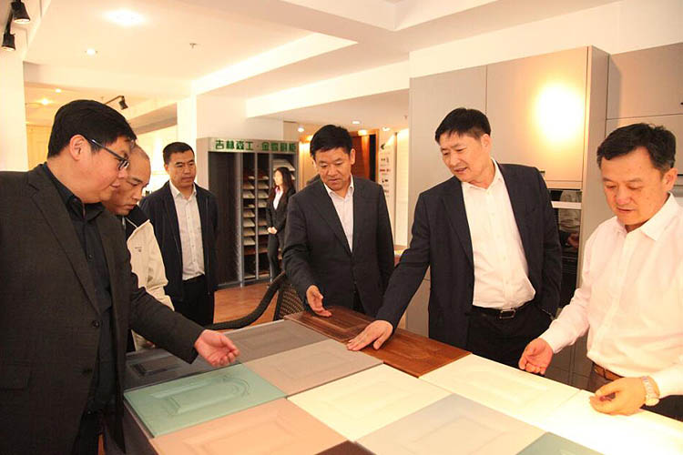 吉林森工董事长_吉林森工柏广新李学友(2)